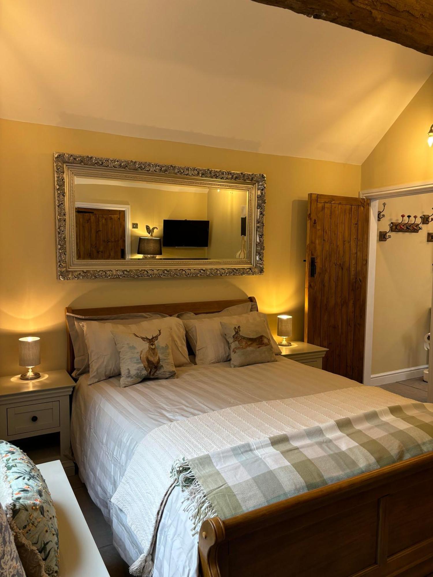 Mulberry House Farm Mulberry Lodge 치펜햄 외부 사진