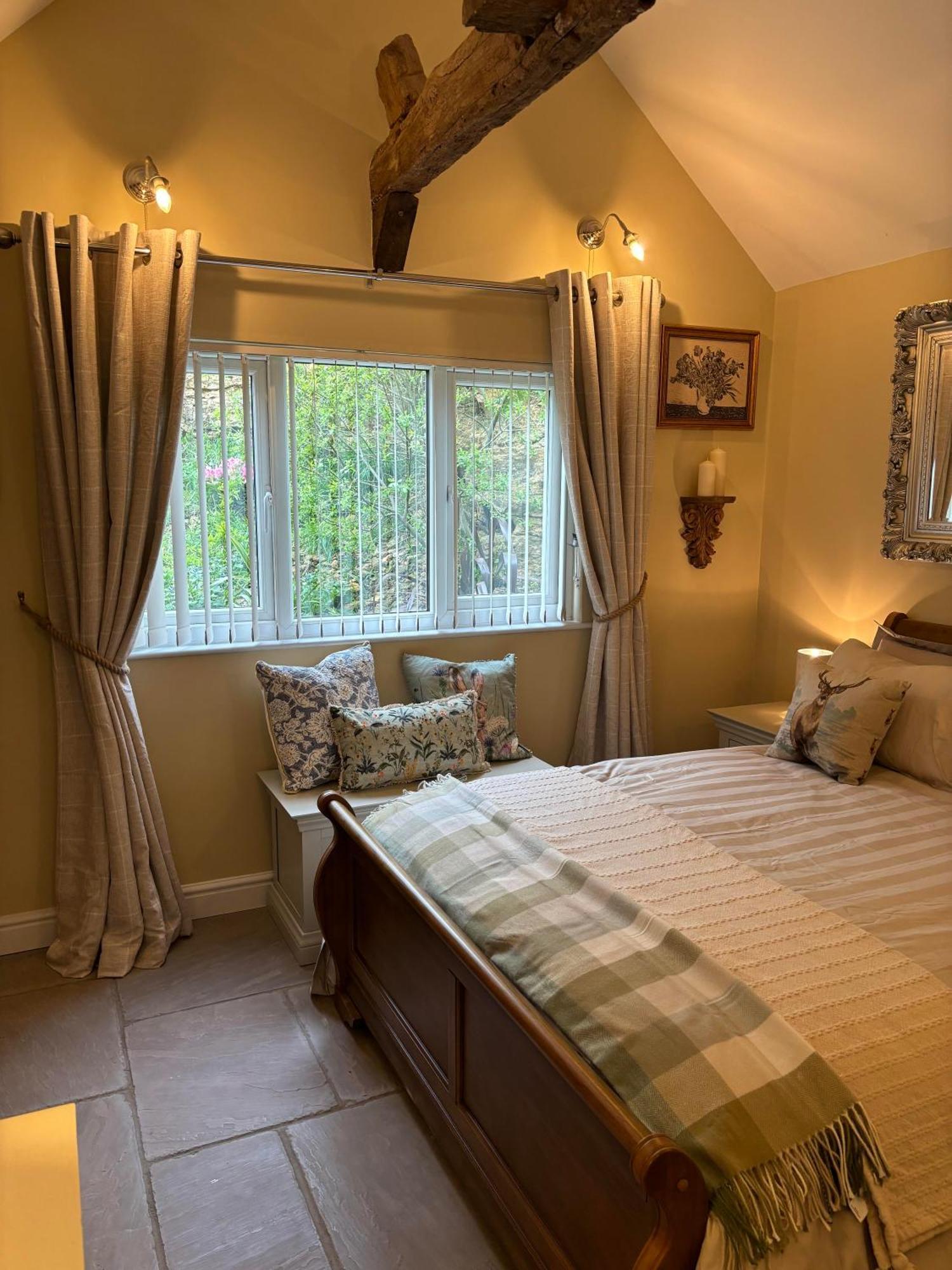 Mulberry House Farm Mulberry Lodge 치펜햄 외부 사진